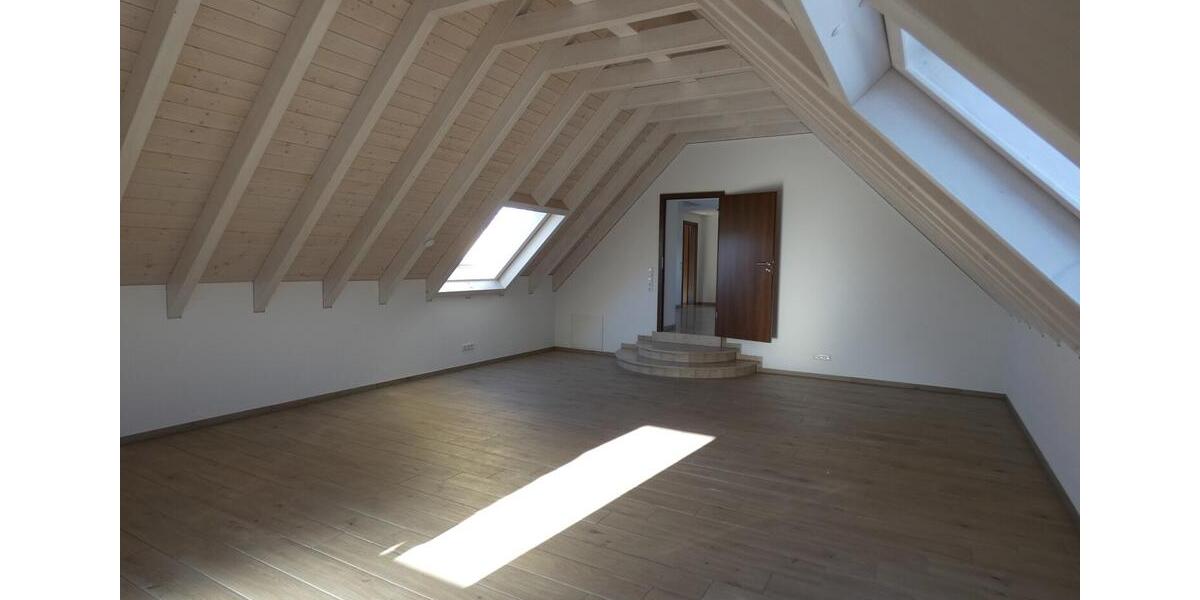 Dachgeschoßwohnung Finningen - 3 Zimmer, 126 m&sup2;, 820&euro; | Angebot:24865096
