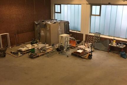 Renovierte Lagerfläche in guter Lage mit Sektionaltor und Büro zimmer