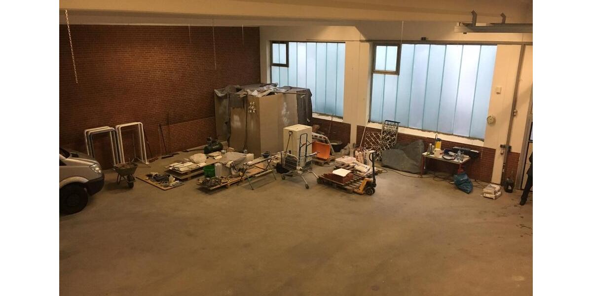 Renovierte Lagerfläche in guter Lage mit Sektionaltor und Büro zimmer