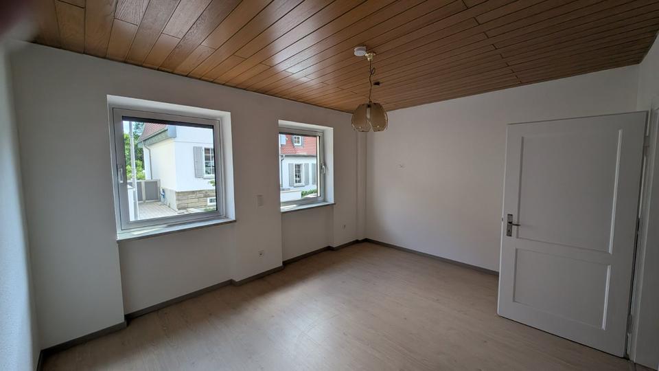 Einfamilienhaus Sankt Ingbert - 7 Zimmer, 150 m&sup2;, 1.600&euro; | Angebot:25624732