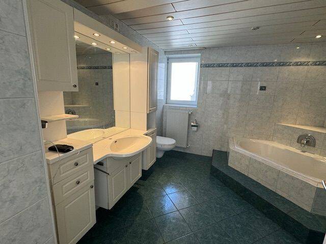 Einfamilienhaus Eschwege Oberhone - 6 Zimmer, 167 m&sup2;, 2.200&euro; | Angebot:25683323