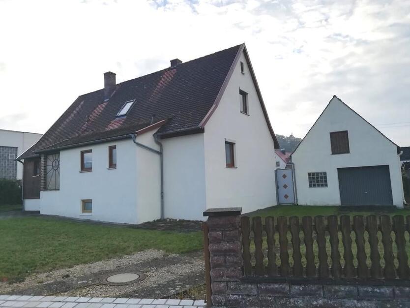 Älteres, modernisiertes EFH mit viel Platz zu vermieten