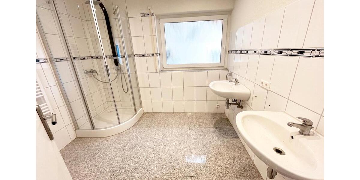 Erdgeschoßwohnung Rheinhausen - 4 Zimmer, 130 m&sup2;, 1.500&euro; | Angebot:25915744