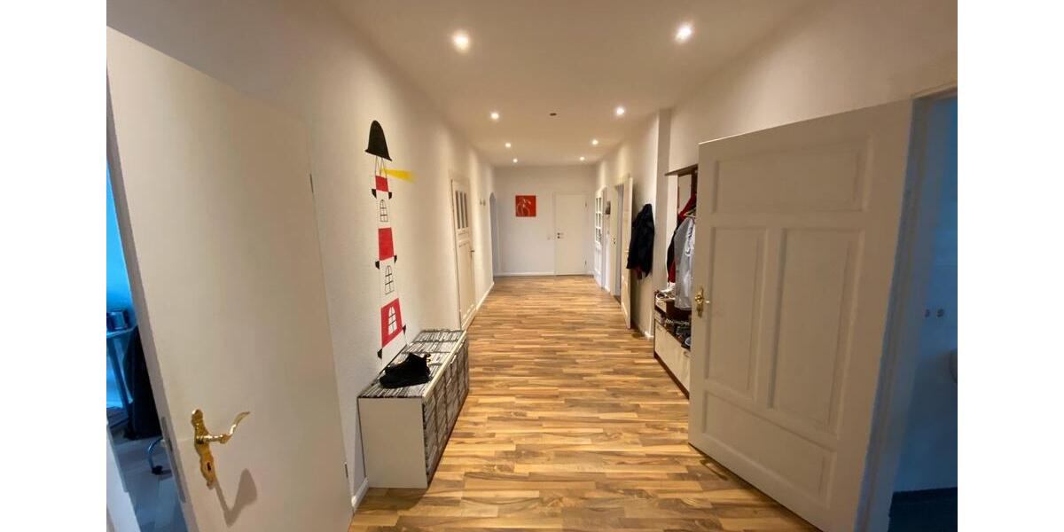 Dachgeschoßwohnung Wilhelmshaven - 5 Zimmer, 166 m&sup2;, 1.350&euro; | Angebot:25880754