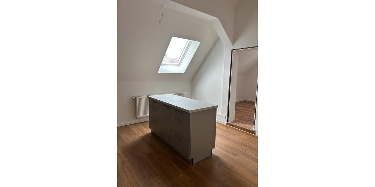 Dachgeschoßwohnung Singen (Hohentwiel) - 4 Zimmer, 80 m&sup2;, 1.025&euro; | Angebot:26550343