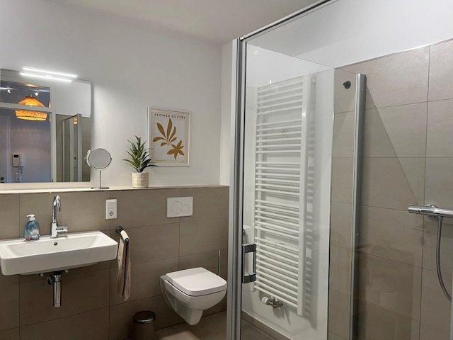 Wohnen auf Zeit Oldenburg Bürgeresch - 1.5 Zimmer, 68 m&sup2;, 1.350&euro; | Angebot:26615171