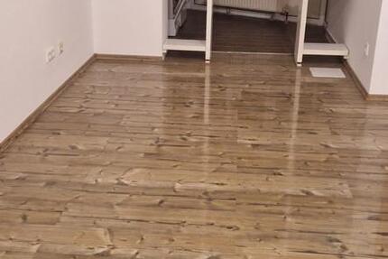 1 Zimmer Wohnung langfristig zu vermieten mit Balkon Stellplatz zimmer