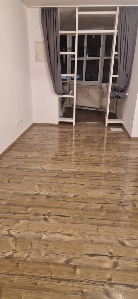 1 Zimmer Wohnung langfristig zu vermieten mit Balkon Stellplatz zimmer