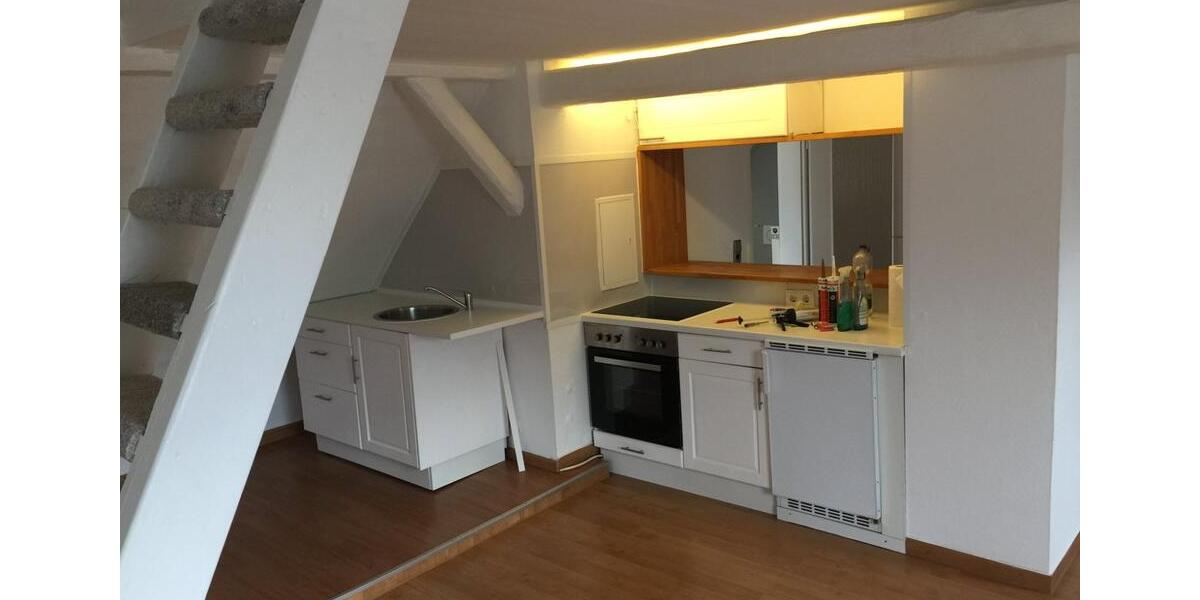 Schöne Dachgeschosswohnung im Grünen 2 zimmer