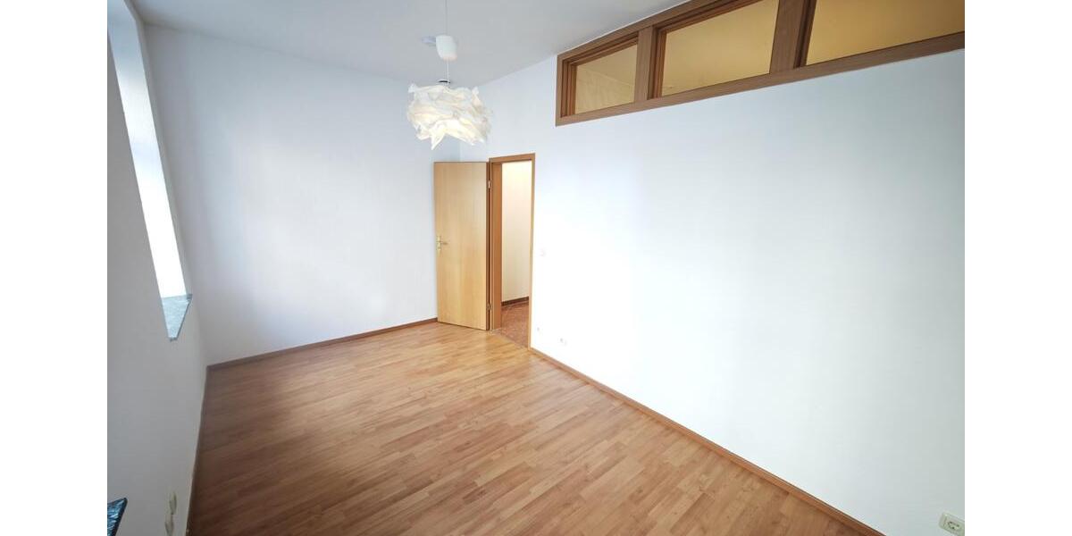 Etagenwohnung Zwickau - 5 Zimmer, 60 m&sup2;, 355&euro; | Angebot:24816087