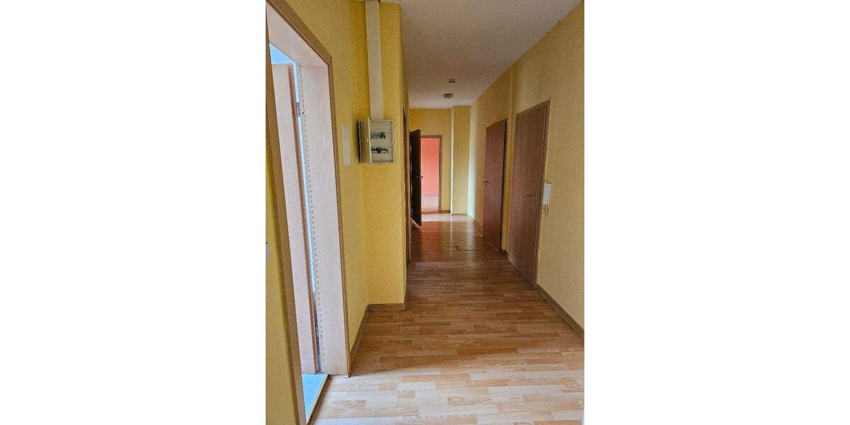 Etagenwohnung Altenburg - 4 Zimmer, 104 m&sup2;, 400&euro; | Angebot:24990105