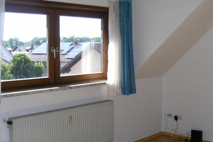 Schöne 2-Zimmer Wohnung Zentral in Hengersberg zimmer