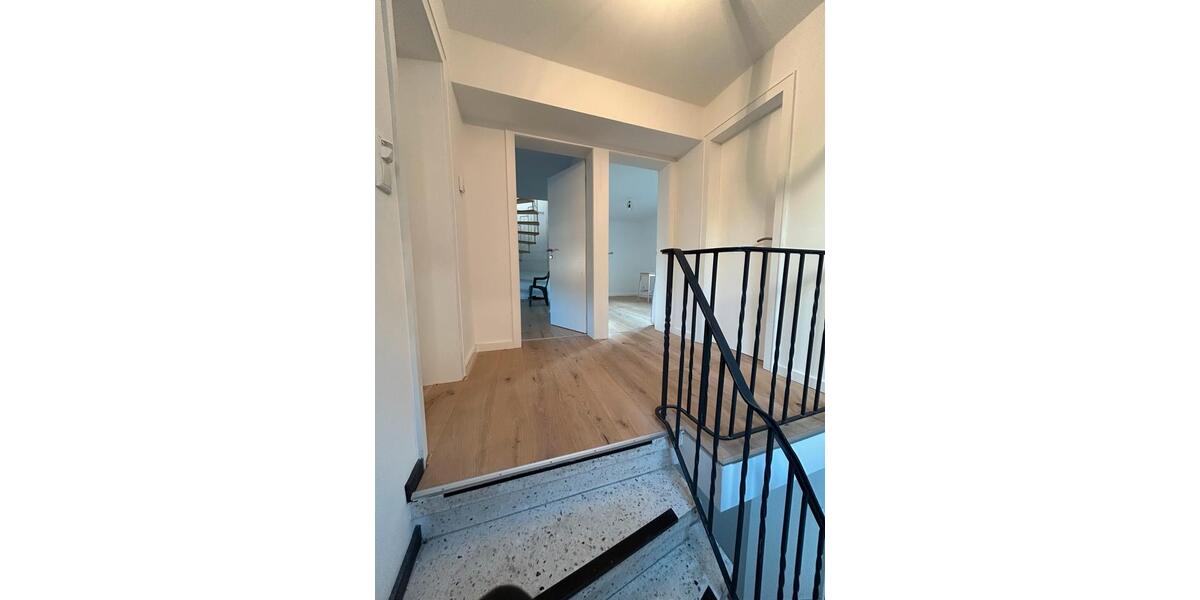 Einfamilienhaus Biedenkopf - 5 Zimmer, 120 m&sup2;, 1.700&euro; | Angebot:26199677