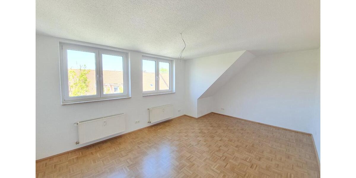 Dachgeschoßwohnung Essen Huttrop - 2.5 Zimmer, 61 m&sup2;, 680&euro; | Angebot:24878426