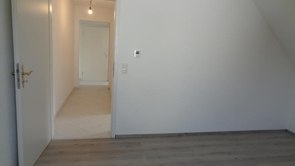 Dachgeschoßwohnung Velbert Langenberg - 1 Zimmer, 32 m&sup2;, 270&euro; | Angebot:25054609