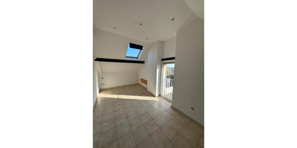 Dachgeschoßwohnung Weiskirchen - 4 Zimmer, 100 m&sup2;, 630&euro; | Angebot:25948560