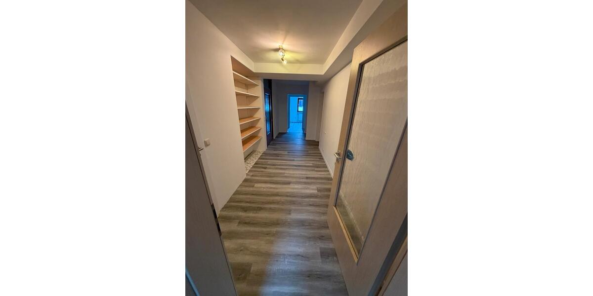 Etagenwohnung Hungen - 5 Zimmer, 127 m&sup2;, 1.300&euro; | Angebot:24819196