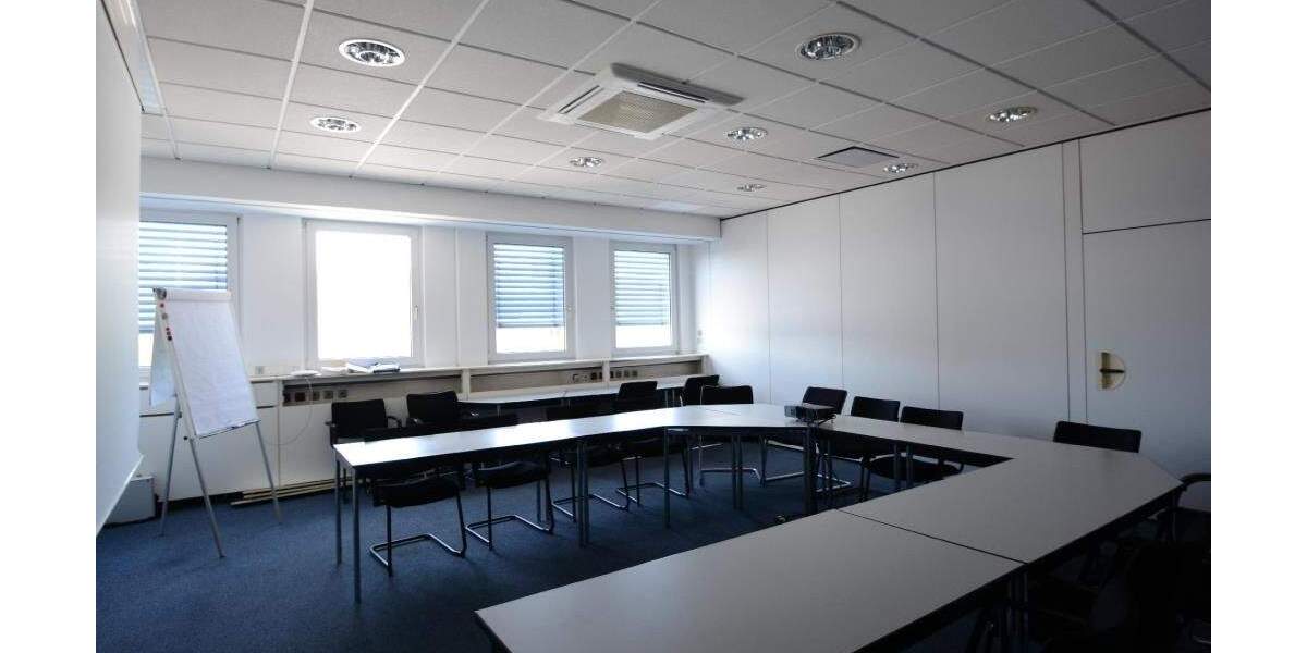 Top-Büroflächen mit hervorragender Verkehrsanbindung und Parkplätzen zimmer