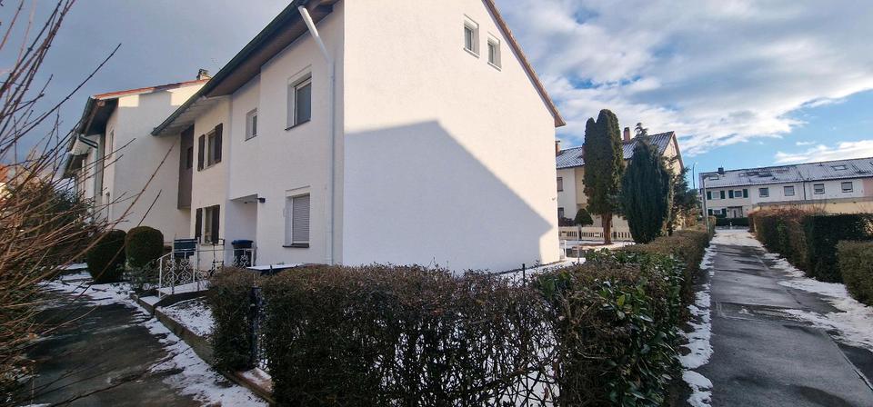 Einfamilienhaus Esslingen am Neckar Pliensauvorstadt - 5 Zimmer, 173 m&sup2;, 2.000&euro; | Angebot:24599416