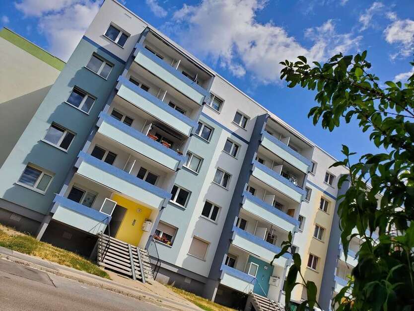 Wohnung zum Mieten in Halle 399 € 56 m²