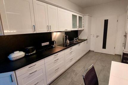 Haus Stuhr - 2 Zimmer, 150 m&sup2;, 1.650&euro; | Angebot:24347323