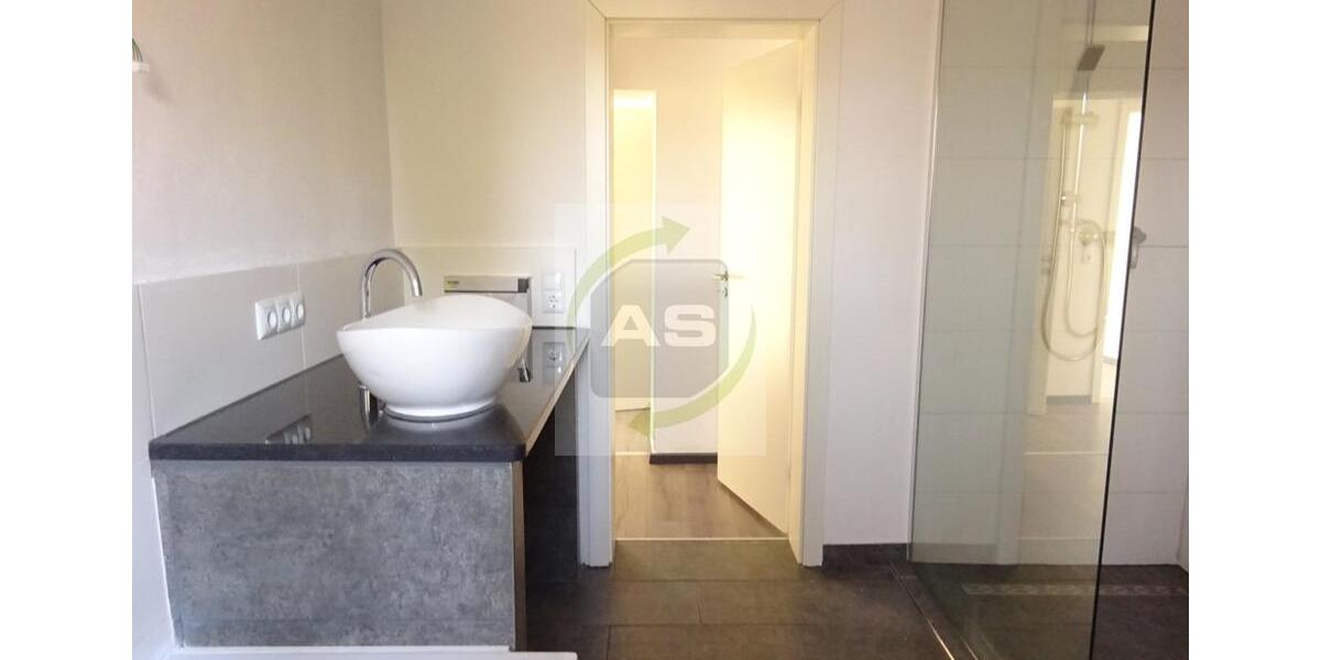 Erdgeschoßwohnung Meerane - 3 Zimmer, 82 m&sup2;, 595&euro; | Angebot:26098087
