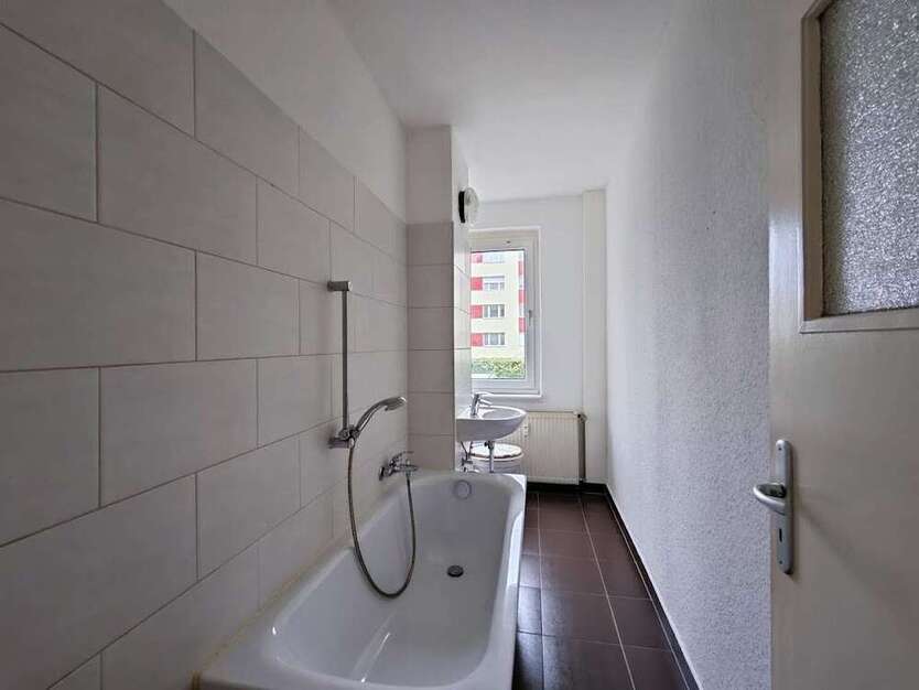 Wohnung zum Mieten in Zwenkau 350 € 46.55 m²