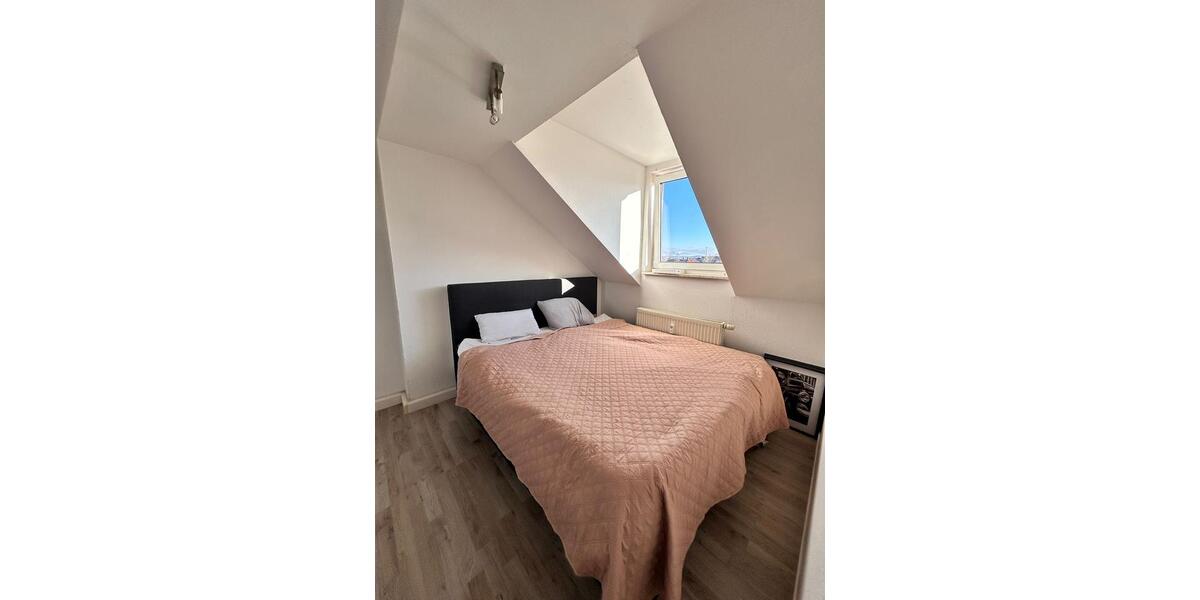 Dachgeschoßwohnung Zwickau - 3 Zimmer, 60 m&sup2;, 325&euro; | Angebot:25942754