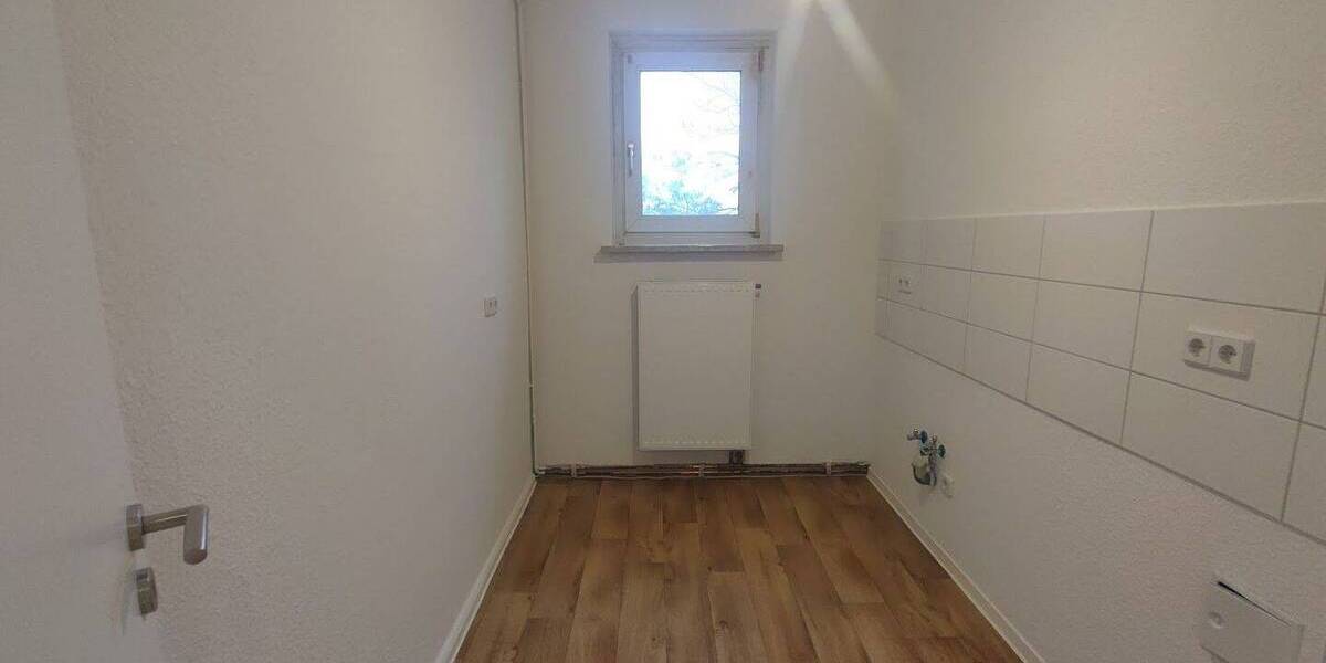 Etagenwohnung Merseburg Kötzschen - 4 Zimmer, 83 m&sup2;, 525&euro; | Angebot:26763550