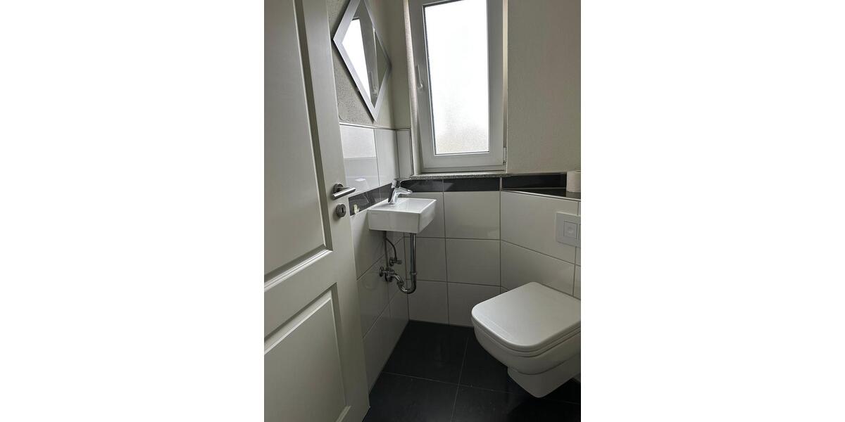 Großzügige 5-Zimmer Wohnung mit eigener Terrasse und Garten 5 zimmer