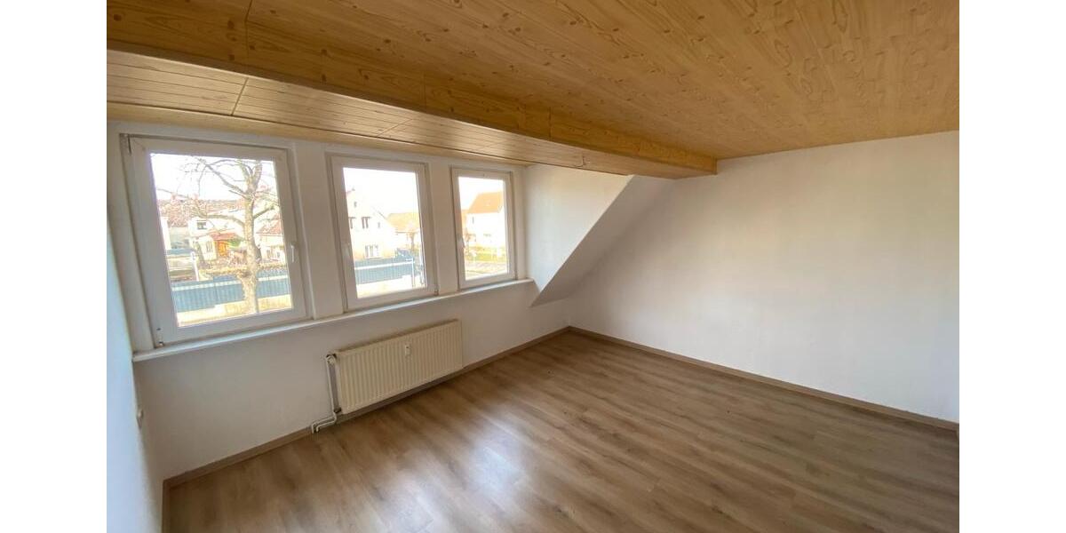 Dachgeschoßwohnung Hecklingen - 2 Zimmer, 60 m&sup2;, 300&euro; | Angebot:26531470