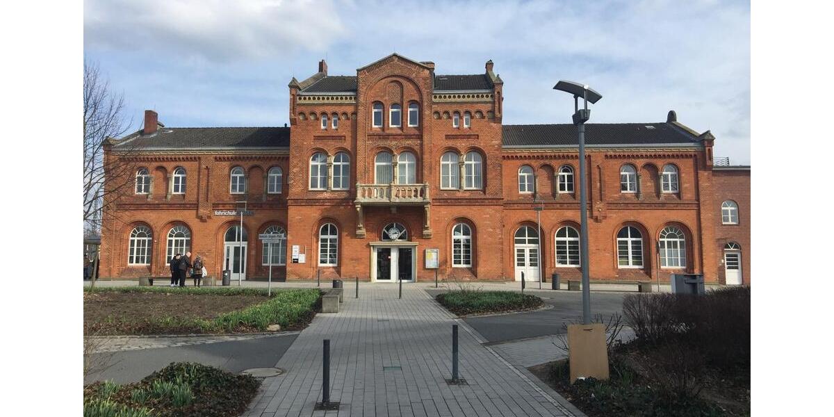 Sehr schöne Büros im restaurierten denkmalgeschützten Bahnhof - 1A Lage zimmer