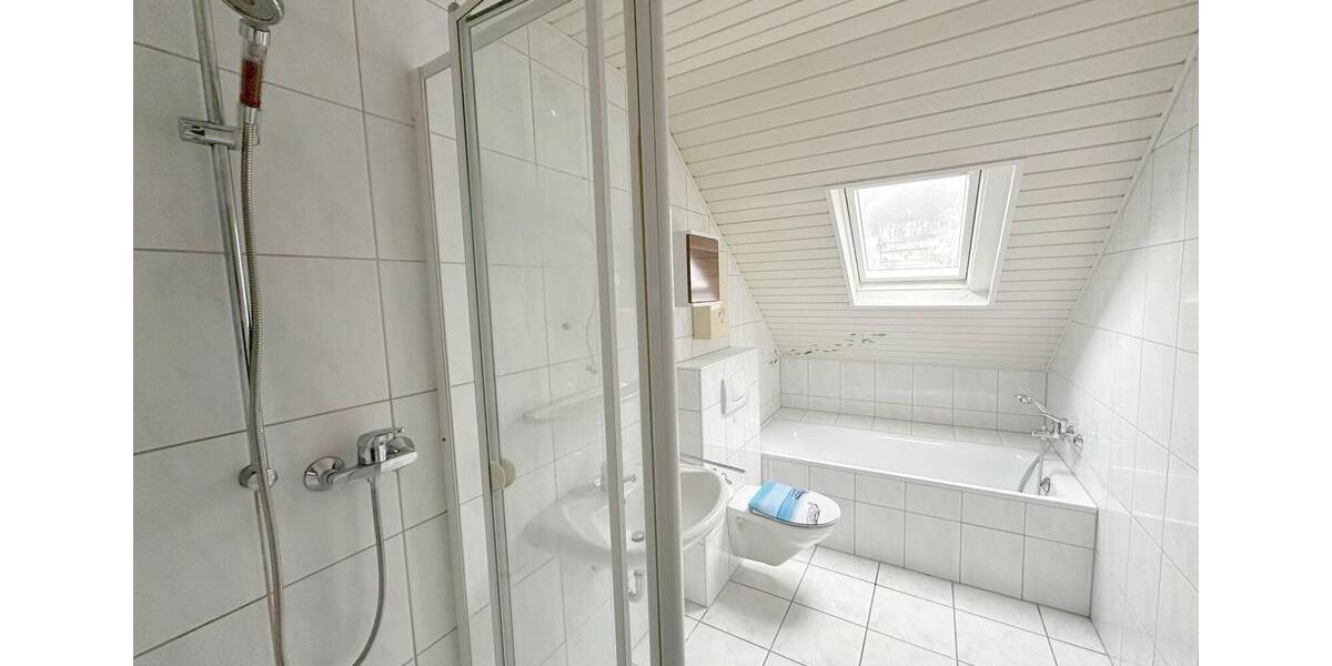 Föhren: Gepflegte 3ZKB - Wohnung mit großzügigem Balkon und Stellplatz! 3 zimmer