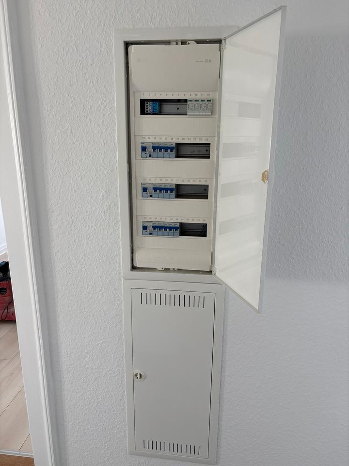 WG Wohnung 4 Zimmer an- 3- Studenten zu vermieten in Darmstadt 1-