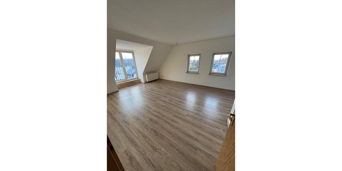 Dachgeschoßwohnung Hohenstein-Ernstthal Ernstthal - 2 Zimmer, 58 m&sup2;, 350&euro; | Angebot:24688349
