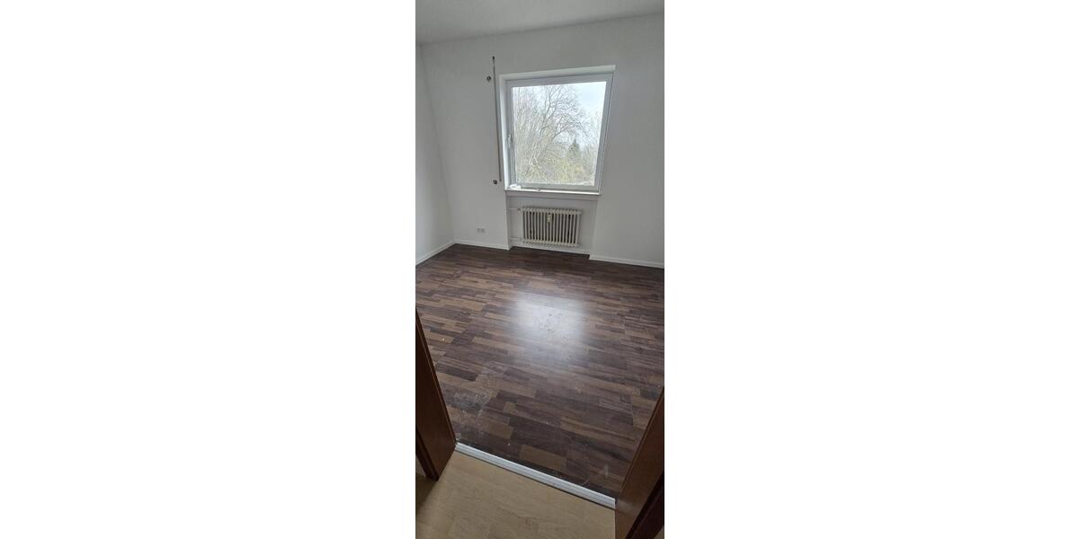 Erdgeschoßwohnung Saarbrücken West - 4 Zimmer, 125 m&sup2;, 1.450&euro; | Angebot:25655779