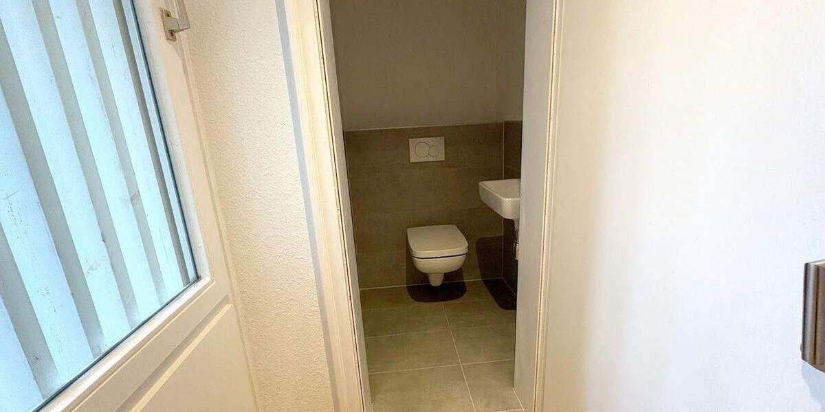 Etagenwohnung Köln Bayenthal - 3 Zimmer, 100 m&sup2;, 1.700&euro; | Angebot:24347977