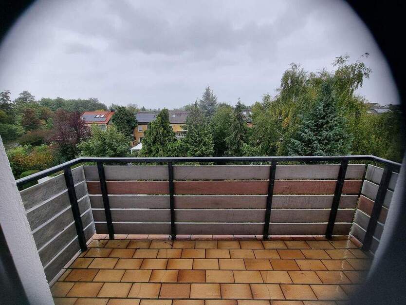 Großzügige 3 Zimmer Dachgeschosswohnung mit Balkon 3 zimmer