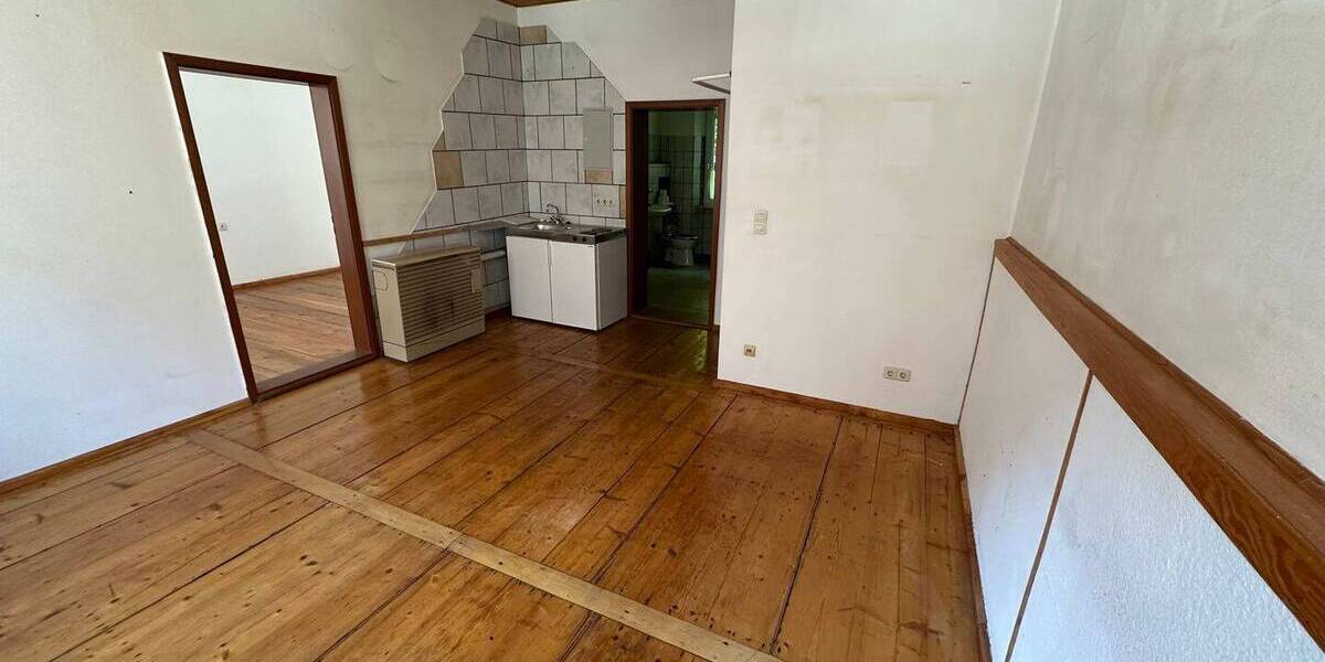 Schöne 2-Zimmer-Altbauwohnung mit kleiner Küchenzeile 2 zimmer