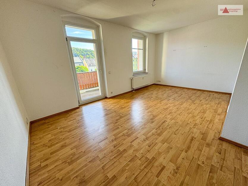 Schicke 2-Raum-Wohnung mit Balkon & Einbauküche in ruhiger, aber zentraler Lage von Aue