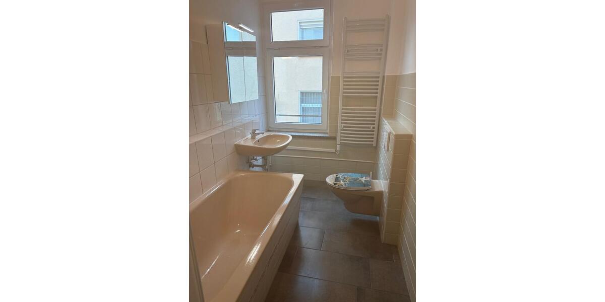 Etagenwohnung Limbach-Oberfrohna Oberfrohna - 2 Zimmer, 65 m&sup2;, 390&euro; | Angebot:26695177