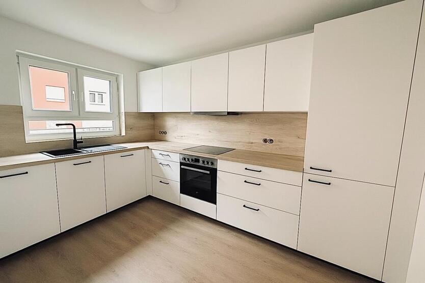 Moderne 3-Zimmer-DG Wohnung mit Balkon & Tiefgaragenstellplatz zimmer