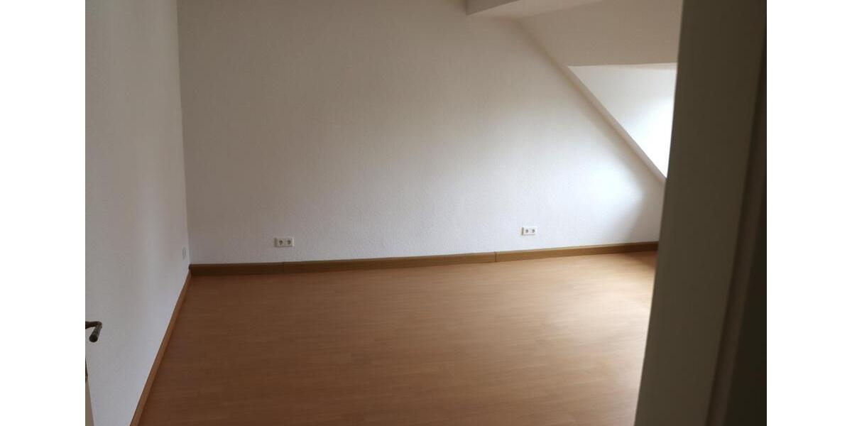 Dachgeschoßwohnung Naumburg (Saale) - 2.5 Zimmer, 83 m&sup2;, 800&euro; | Angebot:26047046