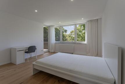 Großes WG Zimmer mit Balkon - saniert!