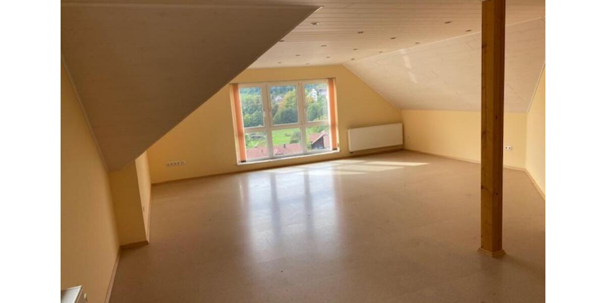 Etagenwohnung Gräfendorf - 4 Zimmer, 110 m&sup2;, 900&euro; | Angebot:23808885