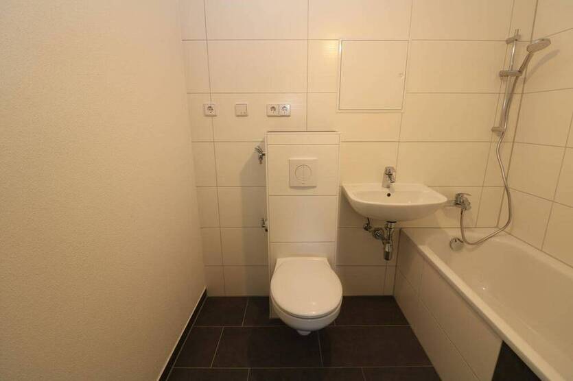 Trauen Sie Ihren Augen...große 3-RW mit Aufzug, Wanne u. Balkon!!!