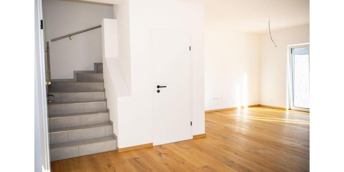 Doppelhaushälfte Deggendorf - 4 Zimmer, 130 m&sup2;, 1.560&euro; | Angebot:25872223