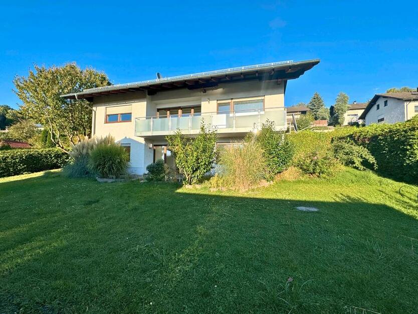 Traumhafte 2-Zimmer-Wohnung mit großem Garten zimmer