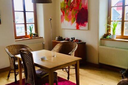 Geräumiges Dachgeschoss in tierfreundlichem Haus mit Garten 1 zimmer