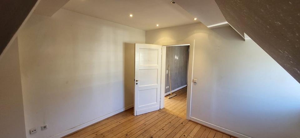 Dachgeschoßwohnung Mönchengladbach - 4 Zimmer, 95 m&sup2;, 805&euro; | Angebot:25350804